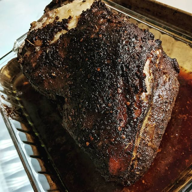 kakitahero's tweet photo. Check out my #juicy #butt. First, the #brine. Next, the #smoke. Then, you put it in your #mouth. Don't you just want to #grabmybutt and #bitemybutt? #pulledpork is #best #pork. #Hashtags are #dumb. https://t.co/Jy389uOCH0