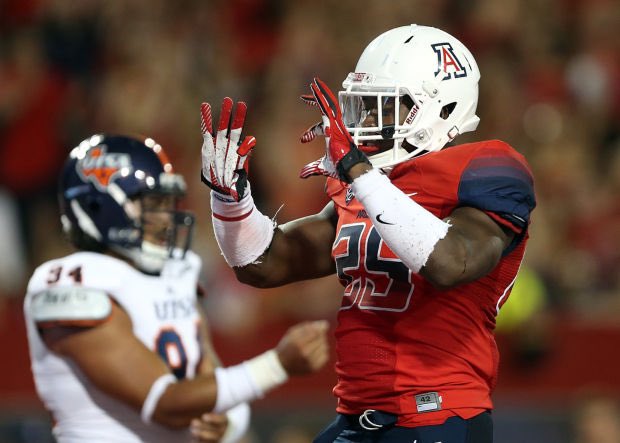 elijahpaige74's tweet photo. After a great conversation with @brennanpcarroll I am BLESSED to have received my first Division 1 offer to the University Of Arizona #BearDown https://t.co/zzZWW6AGDg