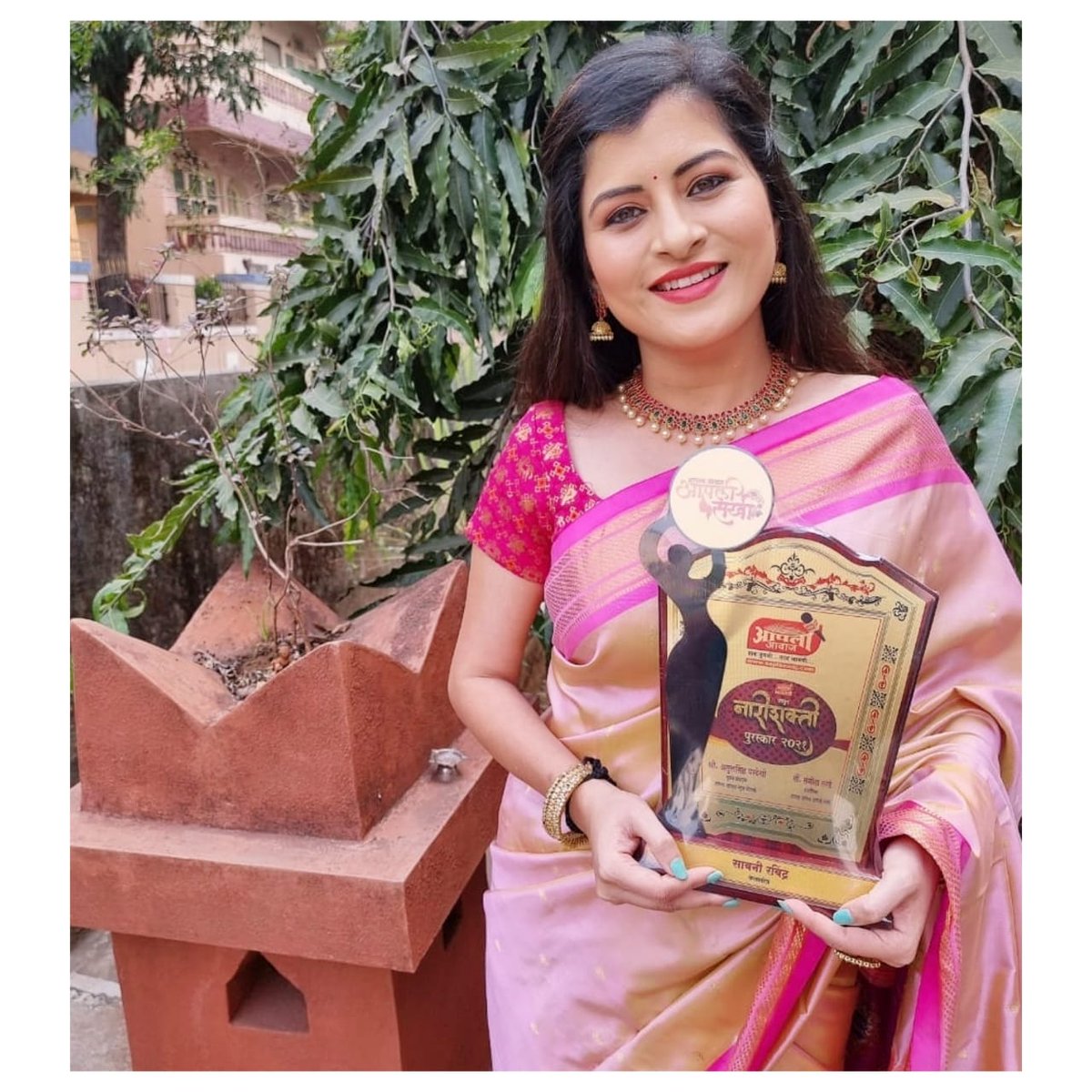 गायिका @savaniravindra 'नारीशक्ती २०२१' पुरस्काराने सन्मानित.

#savanieeravindrra #narishakti #narishaktipuraskar #savanieeoriginals #savanieesings #song #singer #savanieestyle #saree #beautifulsavaniee #beautiful #singing  #dreamerspr #UltraMarathi