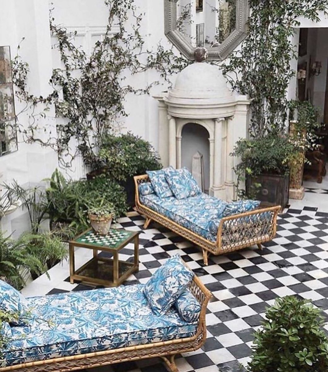 GinsDesign4Art's tweet image. I’d never get anything done. Lounge perfection. Quite the charming retreat!! . 

Via @lifeanddecor
.
Precio patio en la casa que el interiorista Lorenzo Castillo tiene en Madrid, España. @lorenzocastillofe .
.
#interiorismo #relaxtime #chaiselonge #fabrics #greenplants #paisaj