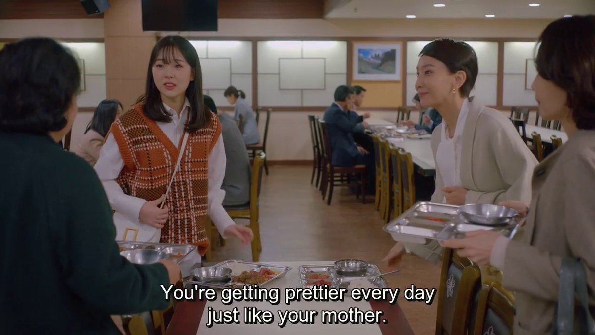 Sometimes we (even me myself) are just so prone to compliment others by comparing instead of simply complimenting. In  #RunOnEp5 where Yechan and her mom greeted her mom's acquaintances, tho the aunties were giving her complimentary, she was taking it awkwardly-