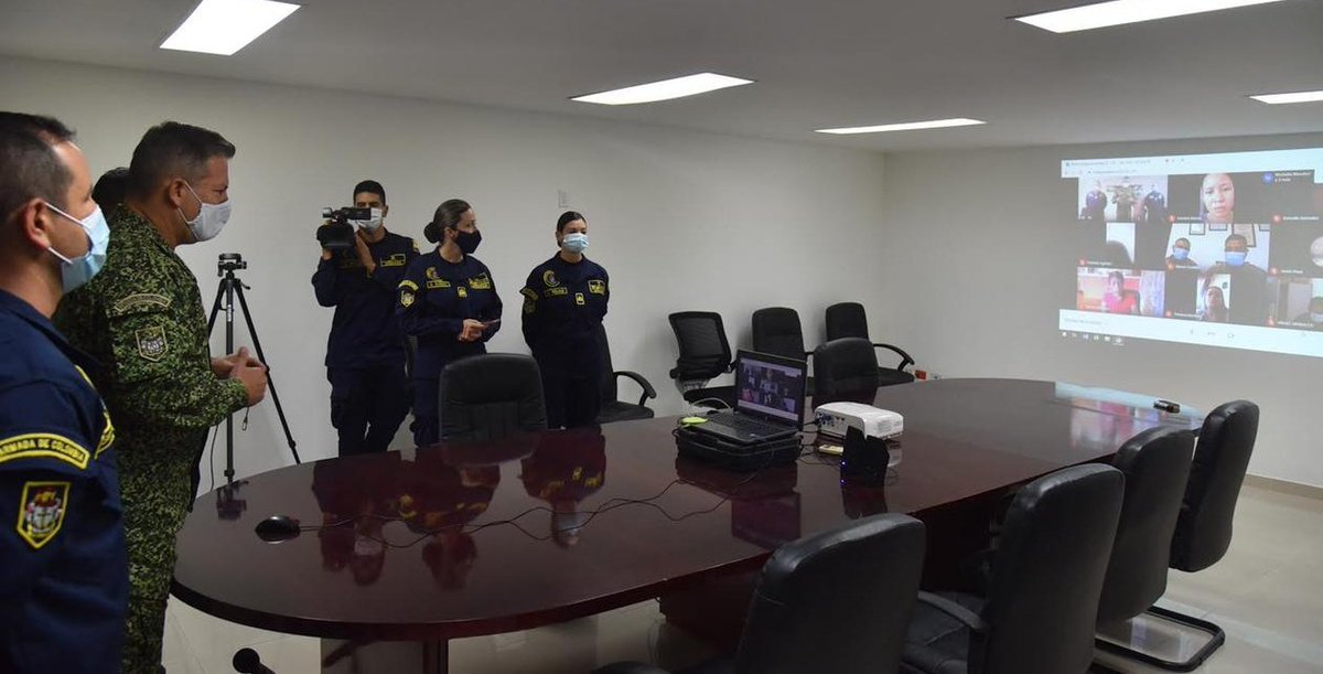 ArmadaColombia's tweet photo. Desde la #FuerzaNavalDelCaribe, se realizó reunión virtual con los familiares de la tripulación del buque boliviano “CARMEN I”, con el fin de brindarles información sobre avances de la operación de búsqueda y rescate desplegada en el mar Caribe.

#ProtegemosElAzulDeLaBandera 🇨🇴 https://t.co/6YGgNNH5xU