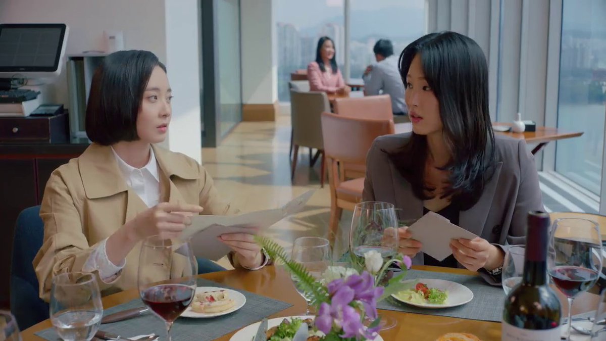 Now, now... isn't this one of the most common invasion of privacy question? In  #RunOnEp5 where Mijoo gathered with her college friends and the one who was getting married asked her why Mijoo doesn't get married then even brought up Mijoo's very personal story-