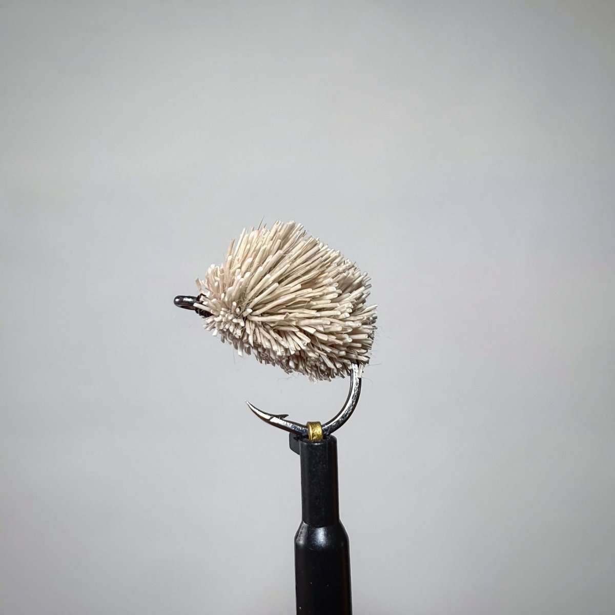 ReligionFishing's tweet photo. Dog biscuit fly. #carpfly #carp #fishingfly #flytying https://t.co/wJb9469YlZ