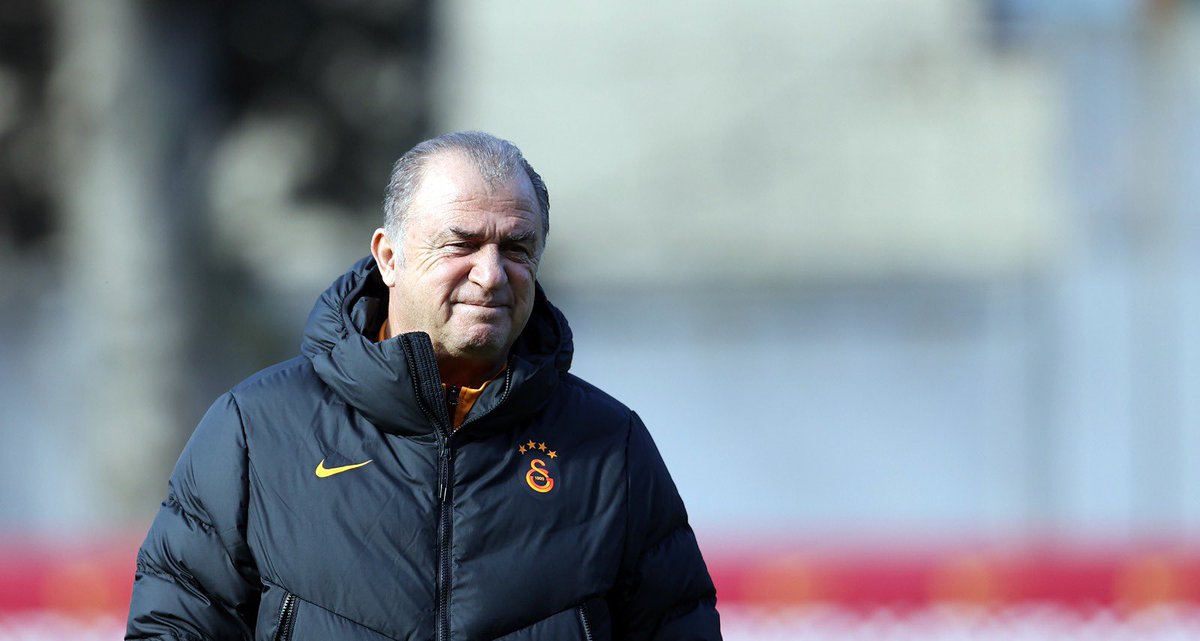 GalatasaraySK's tweet photo. 🦁 Aslanlarımız, Süper Lig'in 24. haftasında Fenerbahçe ile oynayacağı maçın hazırlıklarına bugün yaptığı antrenmanla başladı. #FBvGS 

İdman Raporu | 3 Şubat Çarşamba

🔗 https://t.co/dq1PxOgzAM https://t.co/VpZ56daiqZ