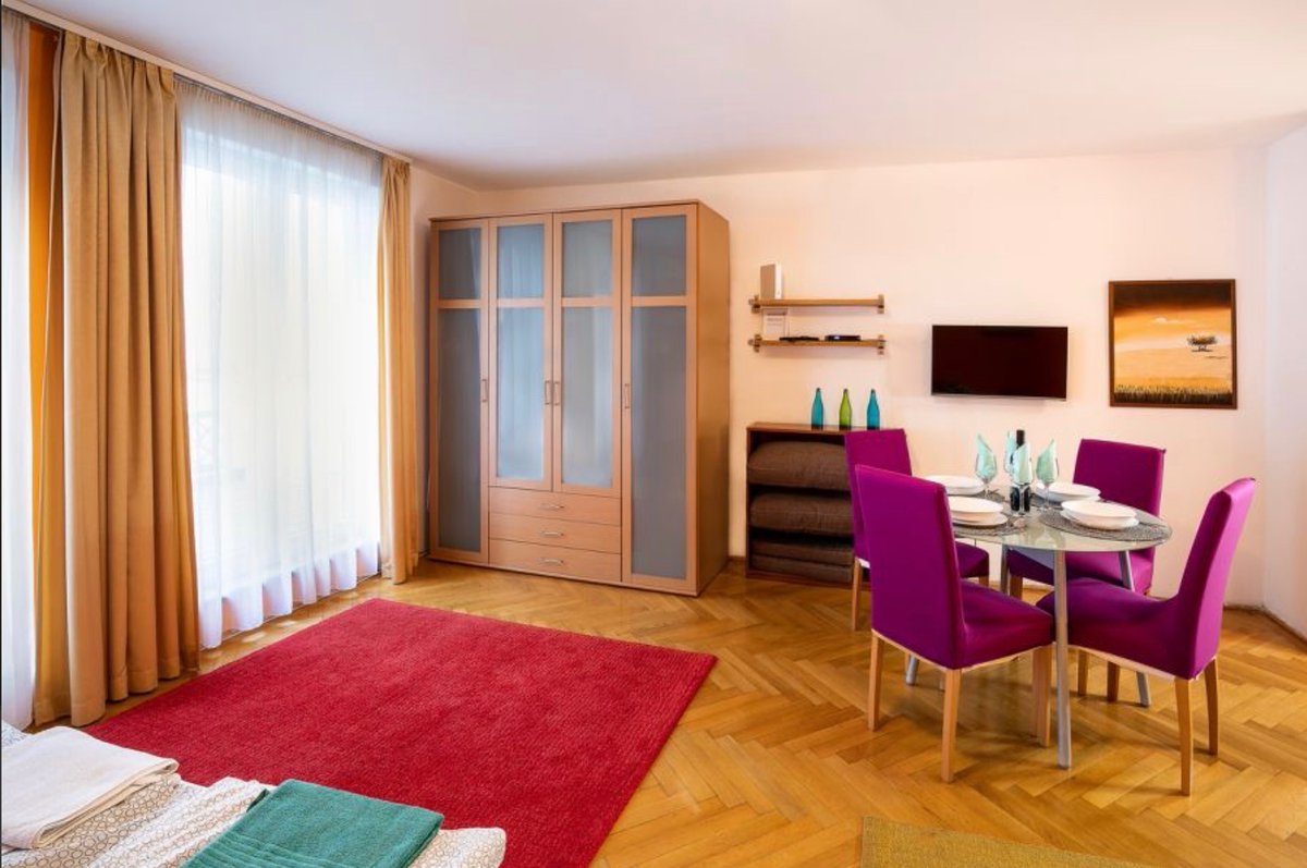 pletka_d's tweet photo. #Attention #Investors! #ForSale a 45 m2, #QUIET #apartment with #LARGE #TERRACE in a #central of the #5th district, in #budapest #hungary  #Listed at 49.900.000.-HUF!

Located the 1st floor, #courtyard view, comes with a LARGE #TERRACE and #STORAGE
Showing:
dr.pletka.eva@oh.hu https://t.co/VCcZGskIUQ