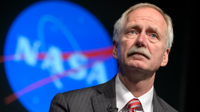 mathsurmars's tweet image. 🚀 Après Tom Mueller, c'est Hans Koenigsmann qui prend sa retraite, après 19 ans chez SpaceX, il était le 4e employé à rejoindre #SpaceX. Le Vice-Président de Mission Assurance chez SpaceX cède sa place à Bill Gerstenmaier, ex ingénieur de la #NASA.
🔗cnbc.com/2021/02/02/spa…