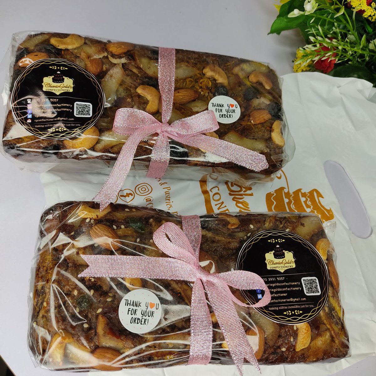 PhilipCKO's tweet photo. Do you know that One ounce (28 grams) of unroasted, unsalted cashews provides you with-

 :Protein:Fat:Carbs:Fiber:Copper:Magnesium:Manganese:Zinc: Phosphorus:Iron:Selenium:Thiamine:Vitamin K:Vitamin B6: 

Our #BreadCake is fortified &amp; yummy too. It's part of our #ValOffer 🥰 https://t.co/DhWAAnlL44