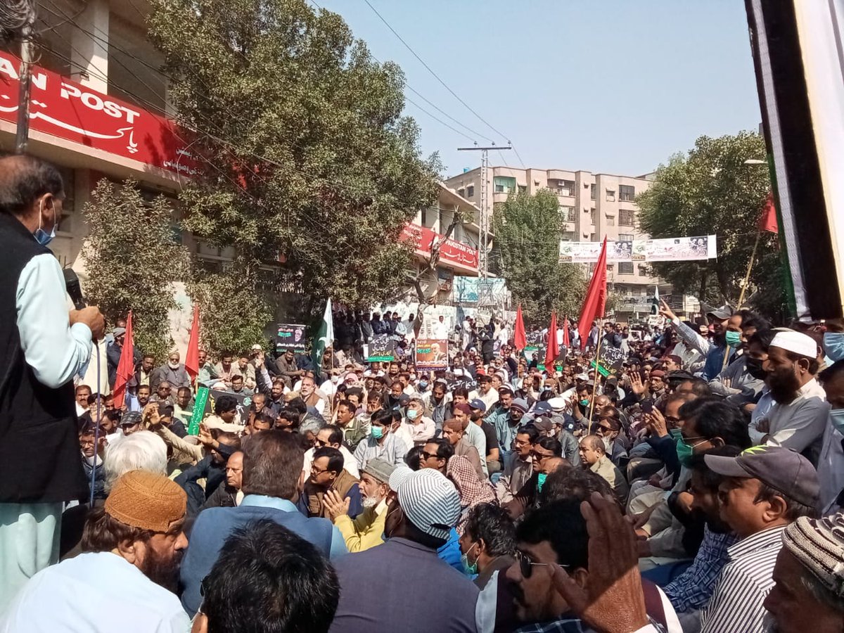 Strugglepk's tweet photo. #Hyderabad
Today, a protest rally against privatization was organized by All Pakistan Hydro Workers Union. A large number of workers participated. A delegation of PTUDC under leadership of PTUDC General Sec Sindh Nisar Chandio also partispated & expressed solidarity.
#IMFOut https://t.co/MKJ1hUwTAZ