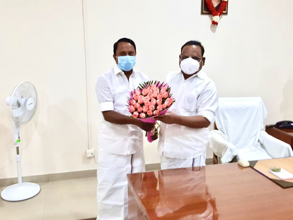 KASengottaiyan's tweet photo. 2021-ஆம் ஆண்டிற்கான தமிழ்நாடு சட்டமன்றப் பேரவையின் முதல் கூட்டத் தொடர் துவங்கியதையடுத்து மாண்புமிகு பேரவை தலைவர் @PDhanapaloffcl அவர்களை மரியாதை நிமித்தமாக சந்தித்தேன். https://t.co/hdhAb7w3on