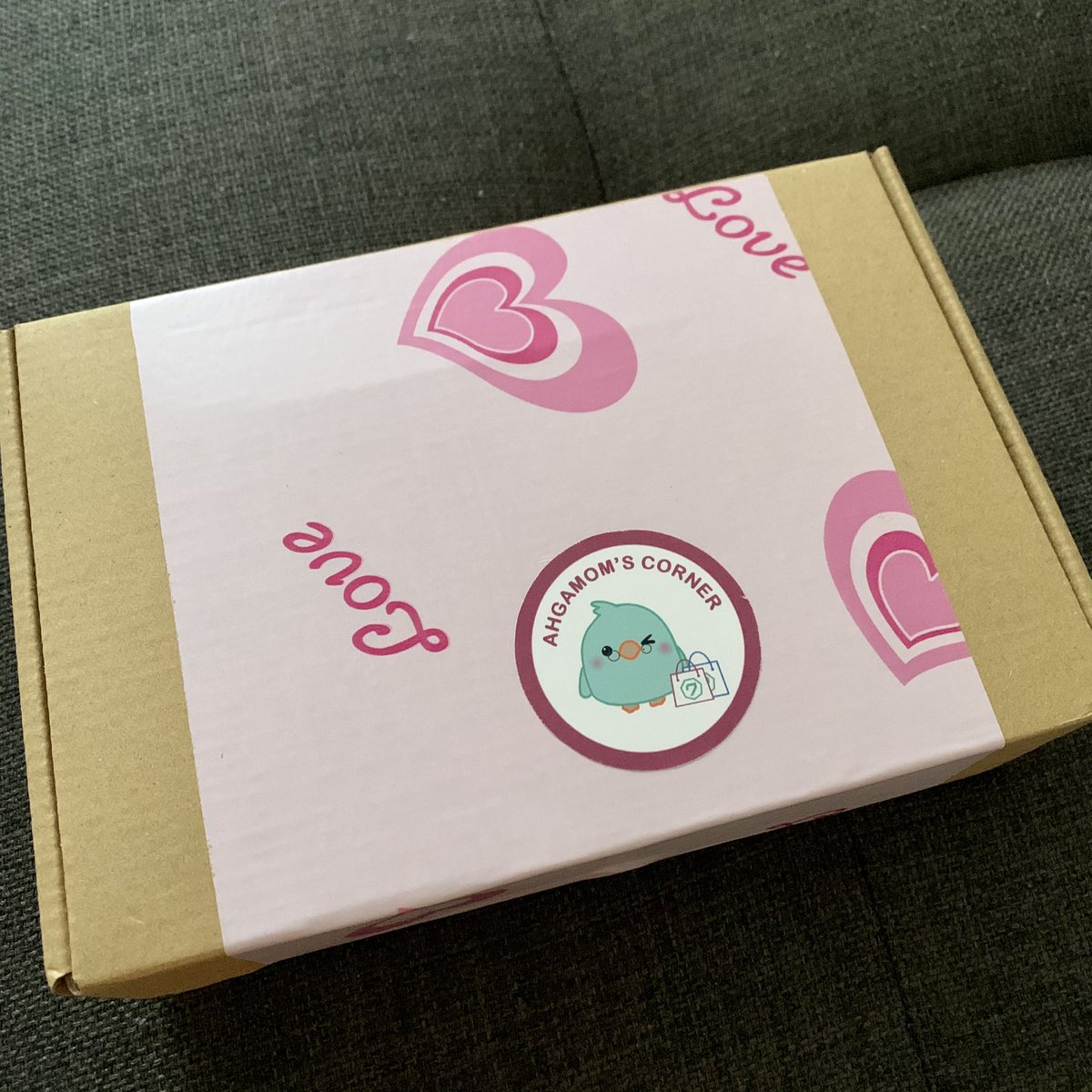 shegotseven's tweet photo. This #SweetDreamsWithDefPH package came today! Thank you eomma @got7pinoy๐ Advance happy Valentineโs day self๐
The sleep shirt is perfect for jaebeom stans since his lives are always late lol
#DEF #๋ฐํ #JAEBEOM #์ฌ๋ฒ #JB #JAYB #์ ์ด๋น @JAYBDEF___ https://t.co/yCeU7oVwA3