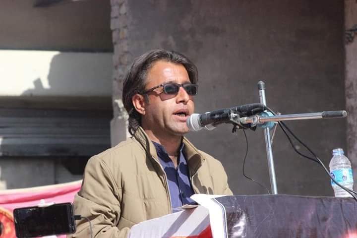 khanzamankakar's tweet photo. A large crowd in Qila Saifullah organized by PTM and attended by the office holders and workers of other political parties, particularly ANP and PkMAP to commemorate the second martyrdom anniversary of a Pashtun nationalist political worker Arman Loni. I was one of the speakers. https://t.co/RLYm8XImyA
