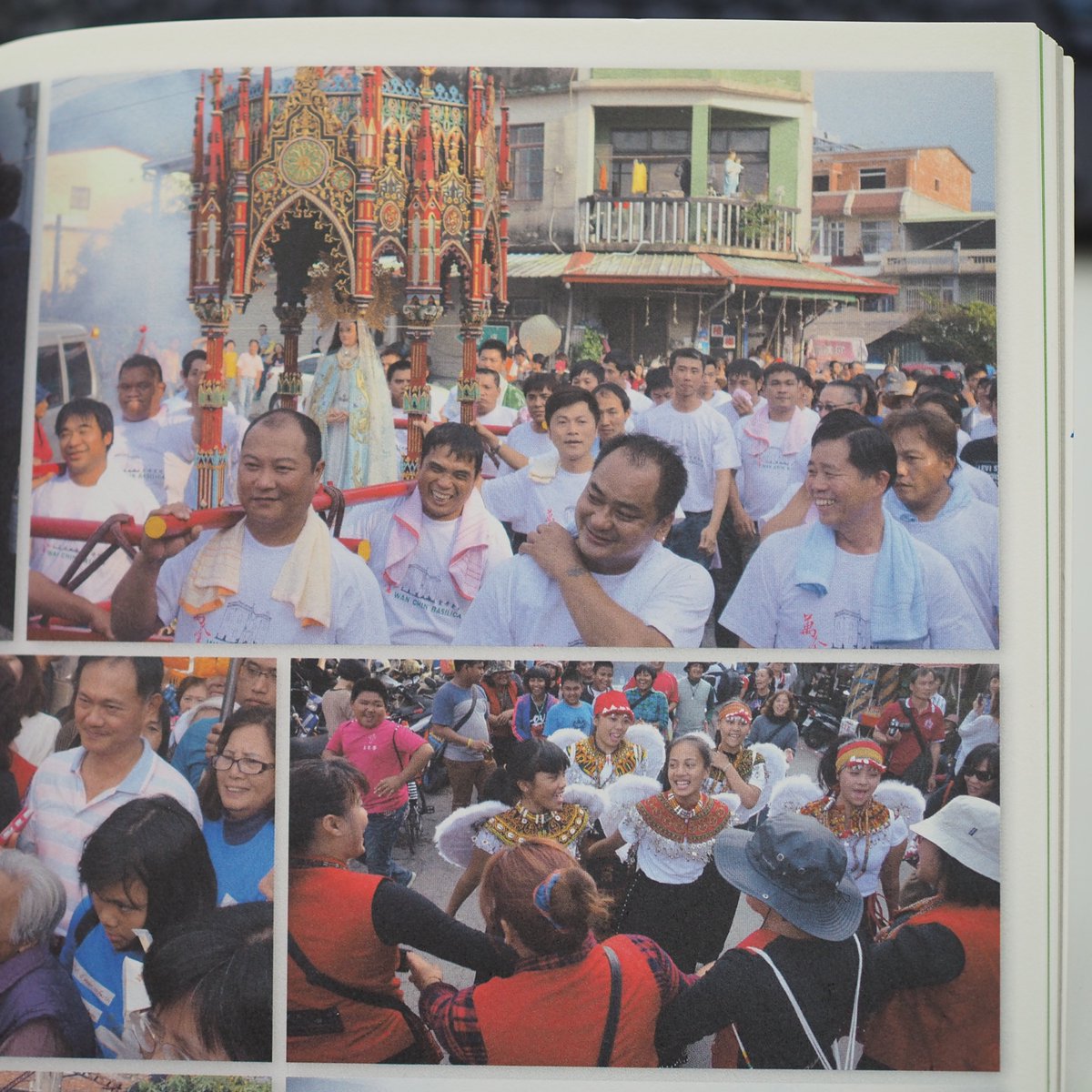 The cultural hybridity is also reflected on religious practices here, including the famous Han-influenced Mazu-style inspection tour for Virgin Maria. A mural also depicts their Plains Indigenous root & identity, which has long been hidden due to centuries of stigmatisation. 9/