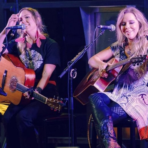 susanhickmann's tweet photo. This pic spells T.O.U.B.L.E 😂

.
.
#countrymusician #texasmusic #texasmusician #texascountry #texascountrymusic #musicforthepeople #countrymusic #music #country #originalmusic #texas #texasmusicscene #artist #texasmusicchart #womenwhowrite #womeninmusic https://t.co/ooXnr8Dwti https://t.co/Rv5QZttAVi
