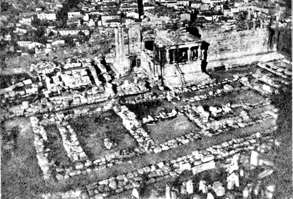 CastingGreece's tweet photo. The burning of Athens thread

“…the prophecy had ordained that all of Attica on the mainland was to fall under the control of the Persians”. H.8.53

Pictured: Archaeological finds that date to the Persians sack of Athens.
#History #ancient #ancientgreece #podcast 
1/8 https://t.co/ra1hv1BbB6
