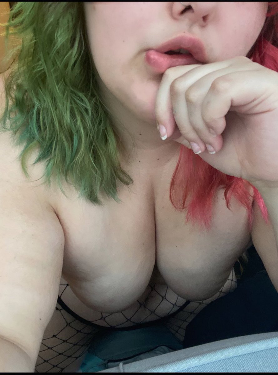 squishyprin's tweet photo. Come play with me tonight check the comments for how😘 https://t.co/0ziXp9swIP