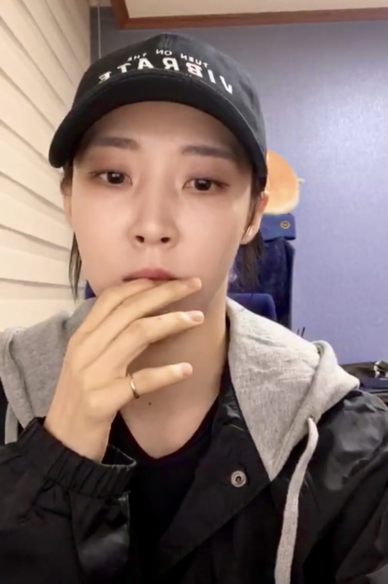 My Moonbyul in a cap folderA thread everyone asked for