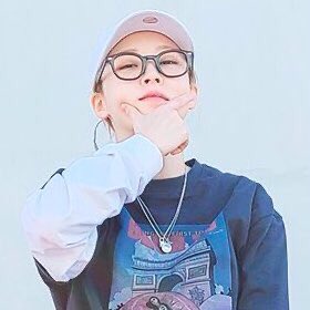 My Moonbyul in a cap folderA thread everyone asked for