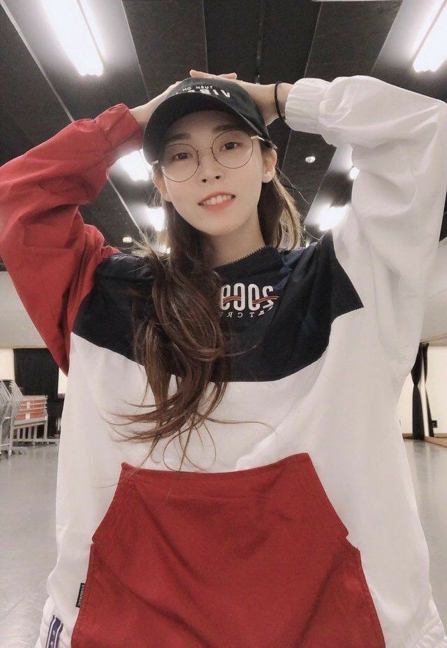 My Moonbyul in a cap folderA thread everyone asked for