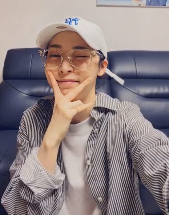 My Moonbyul in a cap folderA thread everyone asked for