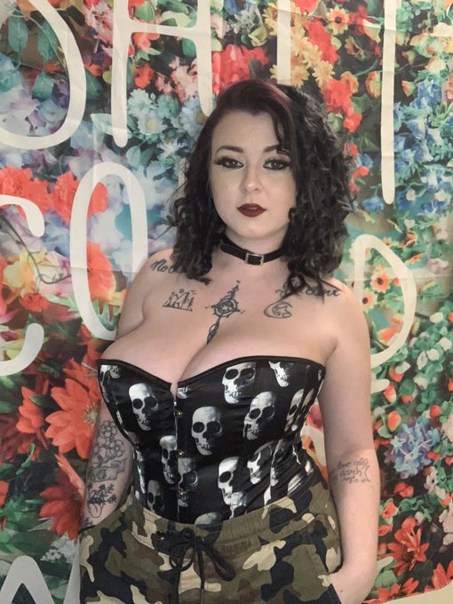 You want to see all this off me ? Go find the link, follow me and share , I know you want to 😘😘😘 https://t