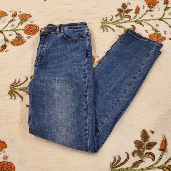 nicole_gans_'s tweet photo. So good I had to share! Check out all the items I'm loving on @Poshmarkapp from @HillHawthorne #poshmark #fashion #style #shopmycloset #botkier #waxjean #athleta: https://t.co/piIx5uVZMm https://t.co/WBHArKxAGb