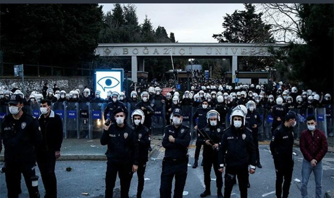 Cihat_bozdogan1's tweet photo. Hainin, soysuzun, alçağın, döneğin, işbirlikçinin, bölücünün, teröristin karşısında;

Vatanın, milletin, bayrağın, mukaddesatın, Türklüğün, İslam’ın 

#DevletiminYanımdayım 
#PolisiminYanımdayım https://t.co/zpOGvaiQWv
