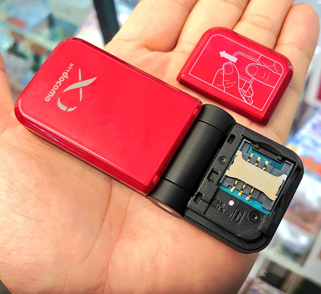 iosys_official's tweet photo. 【ザ・未使用品】
データ通信専用機種 L-02C
未使用品 税込2,980円
未使用品が３台入って来ています！！
っていうかドングリ型自体が最近珍しいですからね！！
⏬商品ページ⏬
https://t.co/KxHgQZRCK8
数年前はラズパイで使われる方が結構おられましたが、今も需要ありますかね？
#akiba #L02C https://t.co/weGV0hrbhv