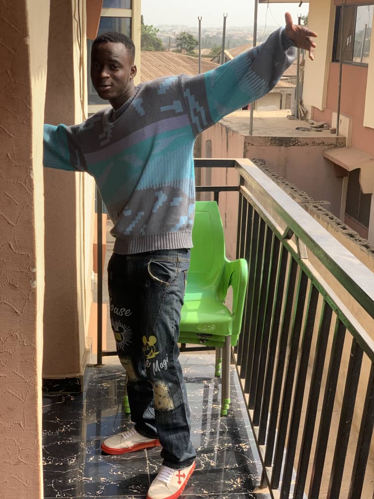 Jaey_wg's tweet photo. Happy Wednesday 
It's not asif you can see me wed next day
Oops am sorry for my actions I couldn't control it cos I had a reckless day 
Am so full of ecstasy 
So weak I gat no energy
So many niggaz be chilling in abudhabi 
Who I be
If not for God so many things for dey hinder me https://t.co/aQZJFwO1Oi