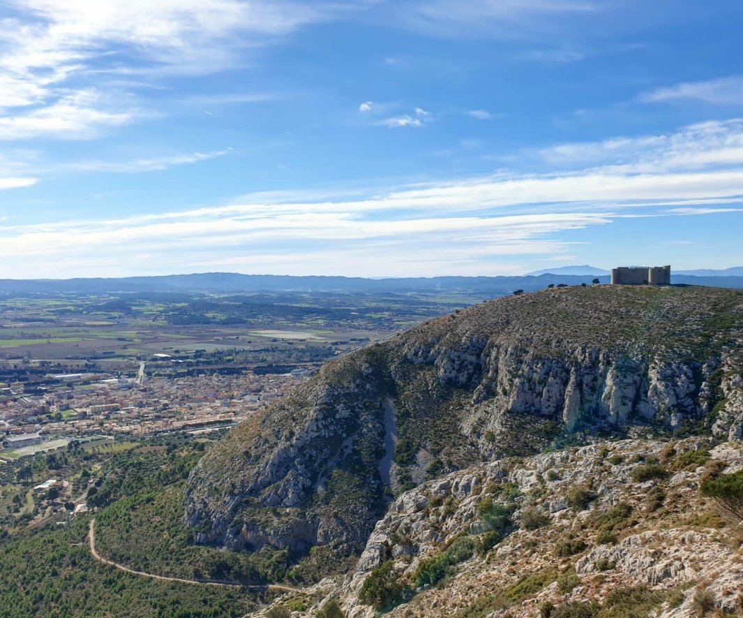 Torroella i el Castell de Montgrí. #castelldemontgrí #elmontgrí #torroellademontgrí #baixempordà #bicicleta #btt #mtb #hivern2021