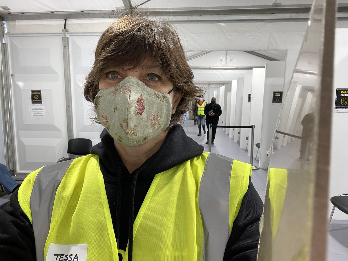 DashTessa's tweet photo. So happy to be volunteering with @VCHackney - and help support the wonderful vaccination team at John Scott, Green Lanes. Big shout out to all the coordinators, vaccinators, volunteers and support staff. #hackneyvaxpack #CovidVaccine https://t.co/qkqkYFO3c3