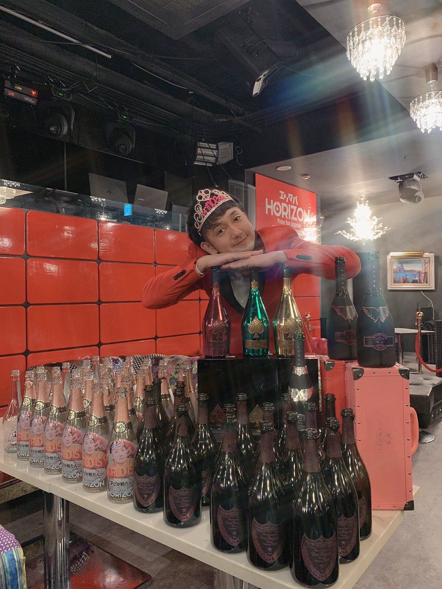 PeaceKawaguchi's tweet photo. 1月22日
バースデーでした！
初キャバ嬢楽しかった。
皆さんお祝いありがとうございました😭🥂 https://t.co/Gro0Nu260p