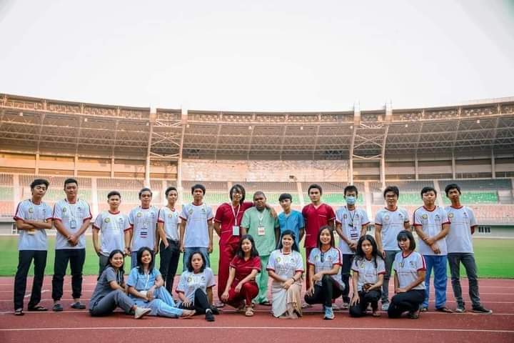 Ayeyarwady covid center's doctors, nurses &amp; healthcare workers are participating in civil disobedience and red ribbon campaigns. They're peacefully against the coup of Military Dictatorship.

#SaveMyanmar
#AungSanSuuKyi_government
#RejectTheMilitary