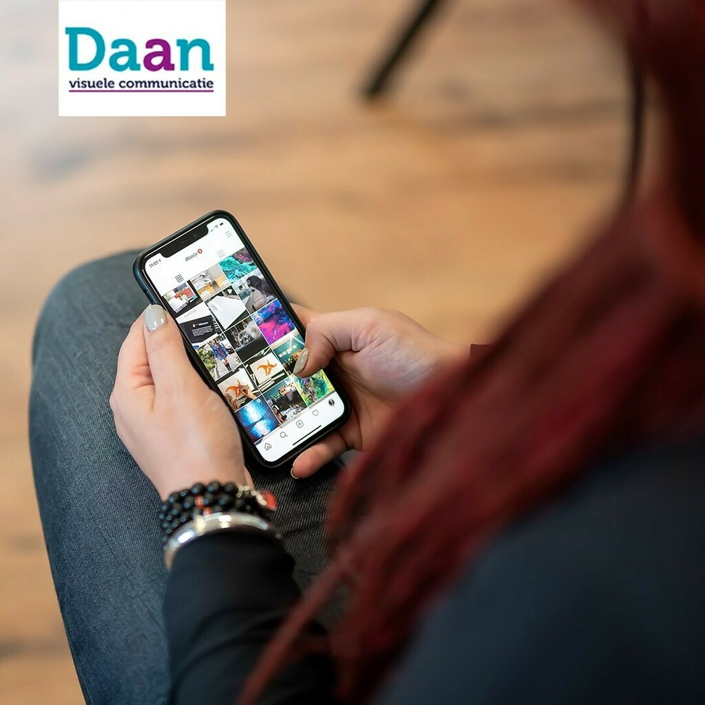 BureauDaan's tweet photo. Communicatie-uitingen, een logo, een huisstijl, en fotografie die bij jouw bedrijf  passen. 

Dat is misschien makkelijker gezegd dan ge𝑫𝒂𝒂𝒏. Want om de identiteit van het bedrijf te definiëren, moet je eerst weten wat het bedrijf onderscheidend maakt, welke waarden heef… https://t.co/jFG2ytQBnJ