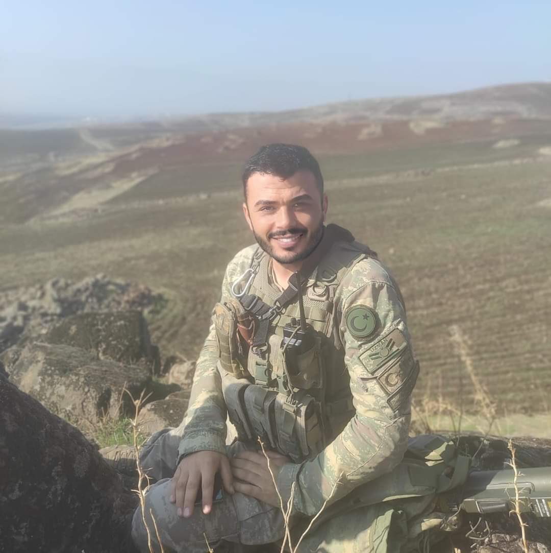 İdlib’de düzenlenen hain terör saldırısı sonucu yaralanan Piyade Uzman Çavuş Basri Demirel’in tedavi gördüğü hastanede şehit düştüğünü teessürle öğrendim.

Şehidimize Allah’tan rahmet, ailesine ve silah arkadaşlarına başsağlığı dilerim.