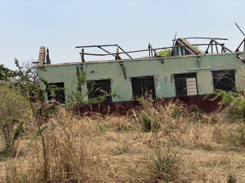 Apart for the obvious question, ‘how did Dr John Garang have a toilet sit in the 1960s?’ This site would be an amazing tourism attraction if it was preserved and turned into a museum showing the history of the armed struggle in  #SouthSudan but the buildings are falling apart
