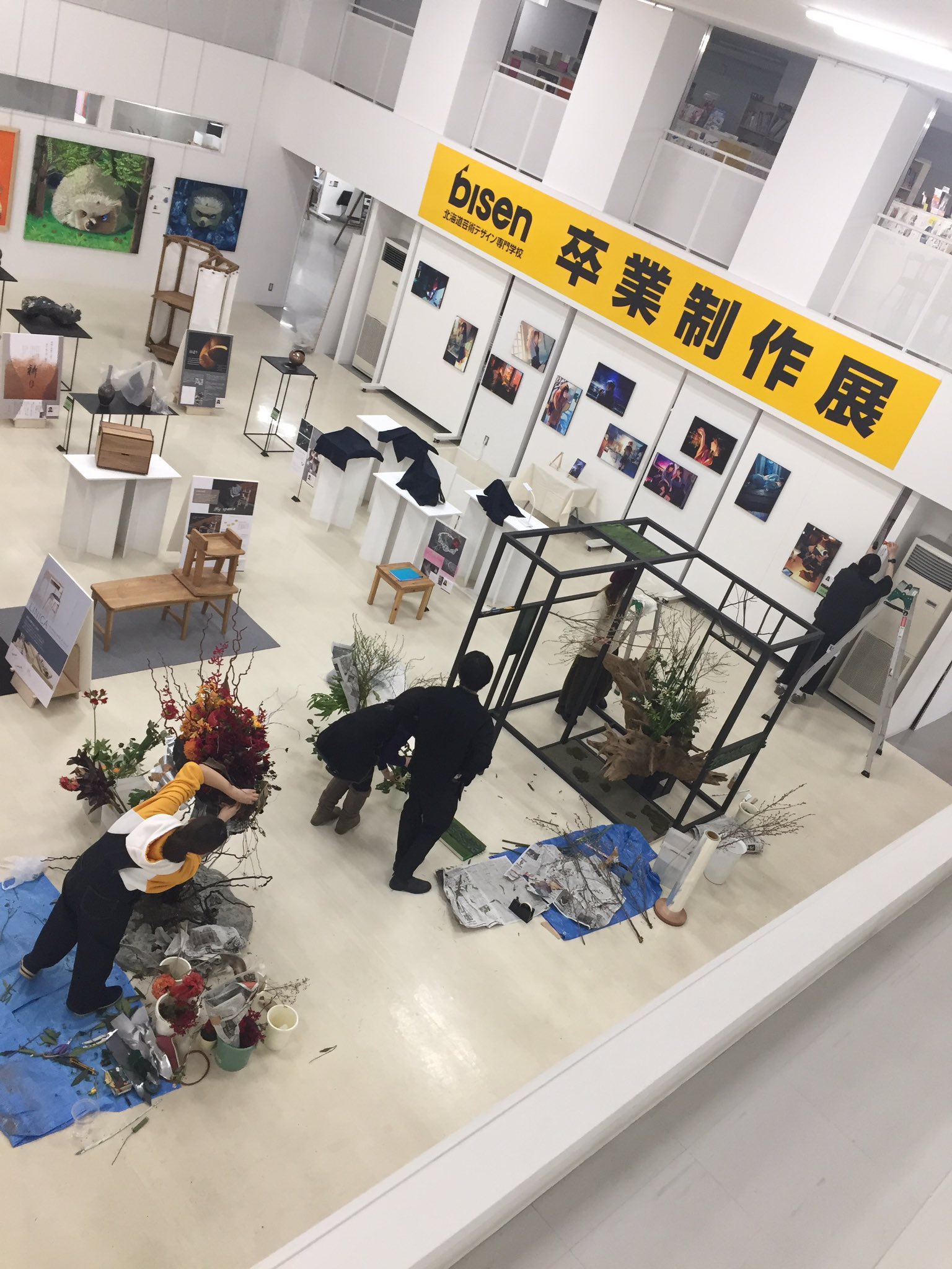 Bisen 北海道芸術デザイン専門学校 明日2 4 木 13時より卒業制作展が始まります 一般公開へ向けて着々と準備が進行中 ご来場される方は感染症対策にご協力をお願いします そして気をつけてお越しください Bisen 卒業制作展 T Co