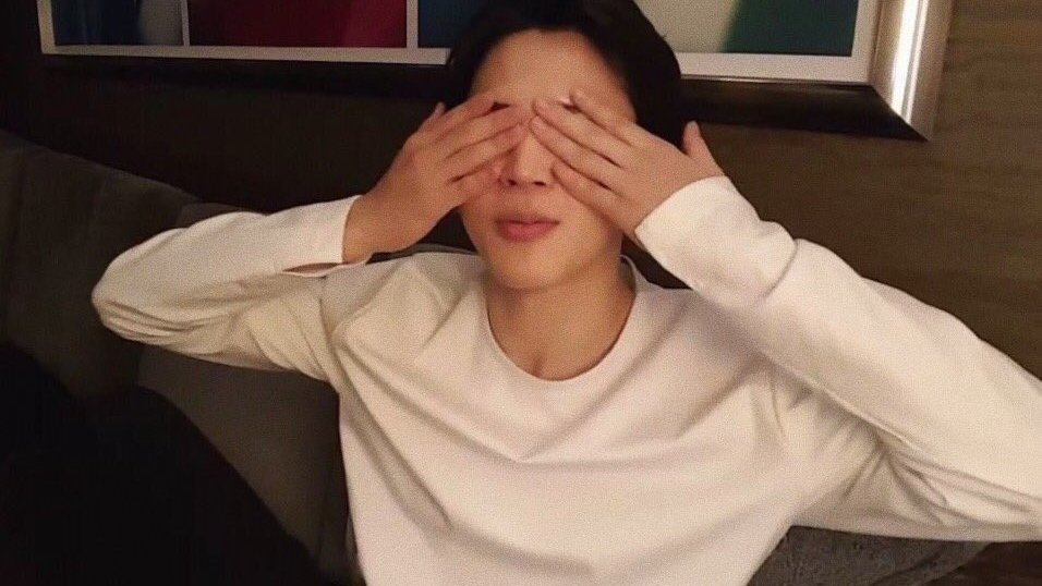 weejimin's tweet photo. if u can't see them.. they can't see u😌 https://t.co/SOagvqlo0f
