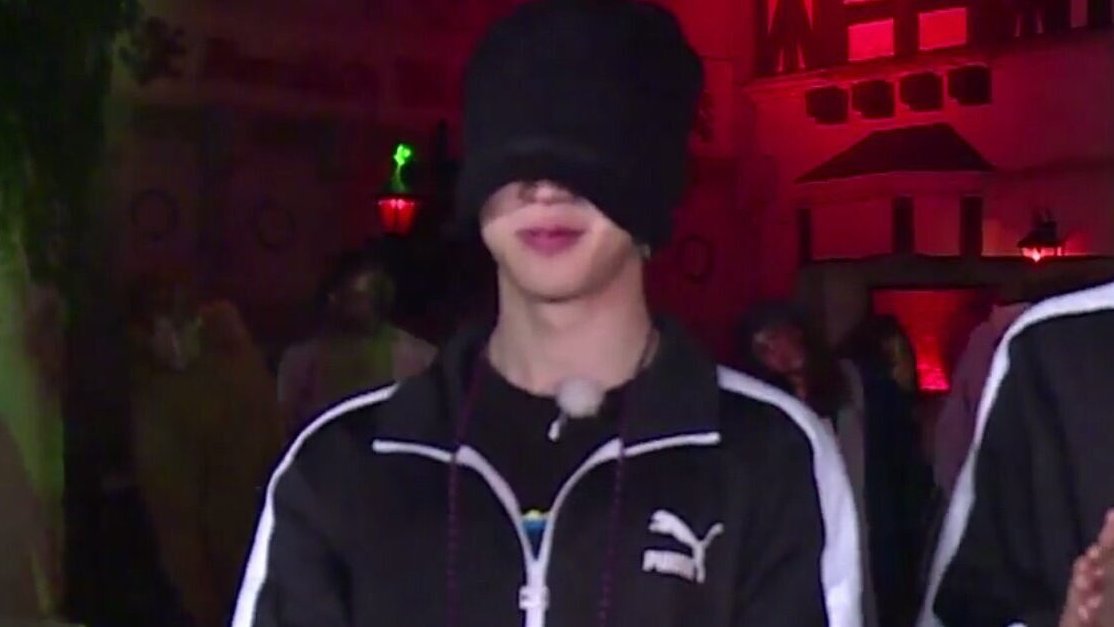 weejimin's tweet photo. if u can't see them.. they can't see u😌 https://t.co/SOagvqlo0f
