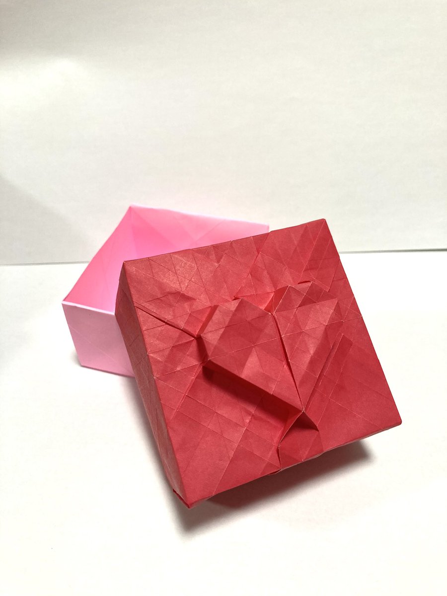 Origami Brasil Pa Twitter Rt Roton271 ハートボックス Heart Box 創作 Roton 24cm折り紙より バレンタインが近いので立体のハートがついた箱を創作しました 箱の上面部分だけ折ってもかわいいと思います ペーパークラフトっぽくて立体化が楽しい作品になり