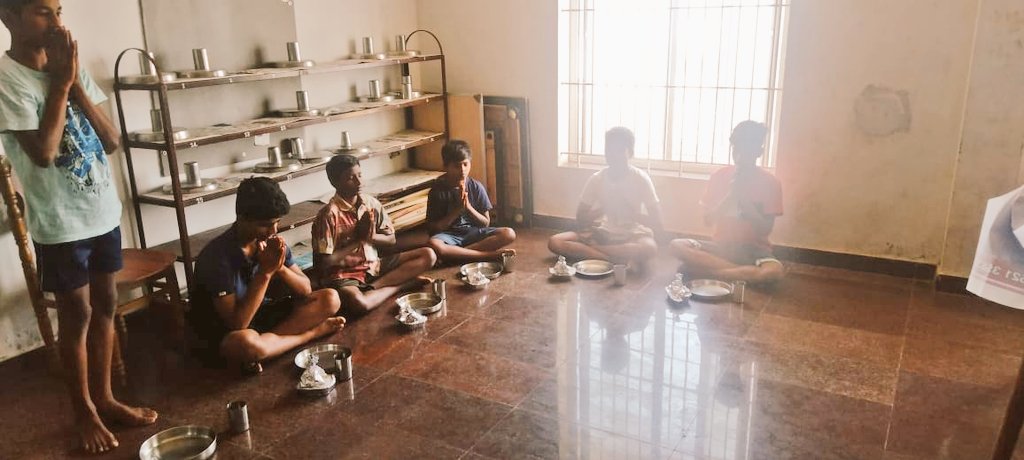 STR_KOVAI_360's tweet photo. Marking the birthday of Thalaivan @SilambarasanTR_ , Coimbatore STR Fans Club members celebrating the special occassion in orphanage @CDYT_STR_FANS
#HBDSilambarasanTR
#HappyBirthdaySTR
#SilambarasanTR
#maanaadu
#CoimbatoreSTRMAVATTAM
#CDYTSTRFANS
#STRKovaiMavattam
#STRTEAM https://t.co/CR3R8xJOQH