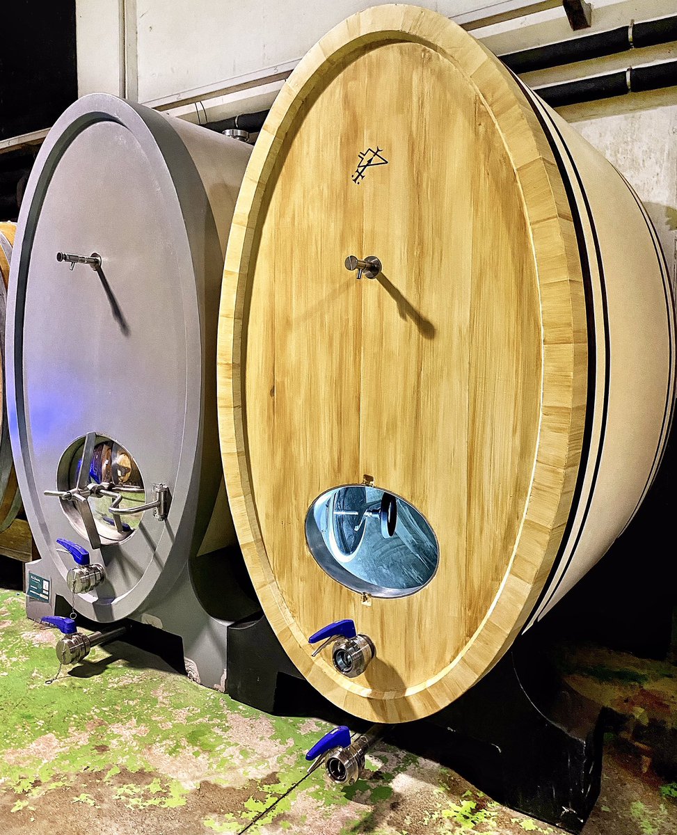 Tras lás buenas sensaciones que nos está dejando el primer fudre de hormigón, decidimos adquirir uno nuevo con imagen personalizada! Gracias a <a href="/Preffor_Formex/">Prefabricados FORMEX®</a> 
#riasbaixas #vino #wine #bebavino #forjasdelsalnes