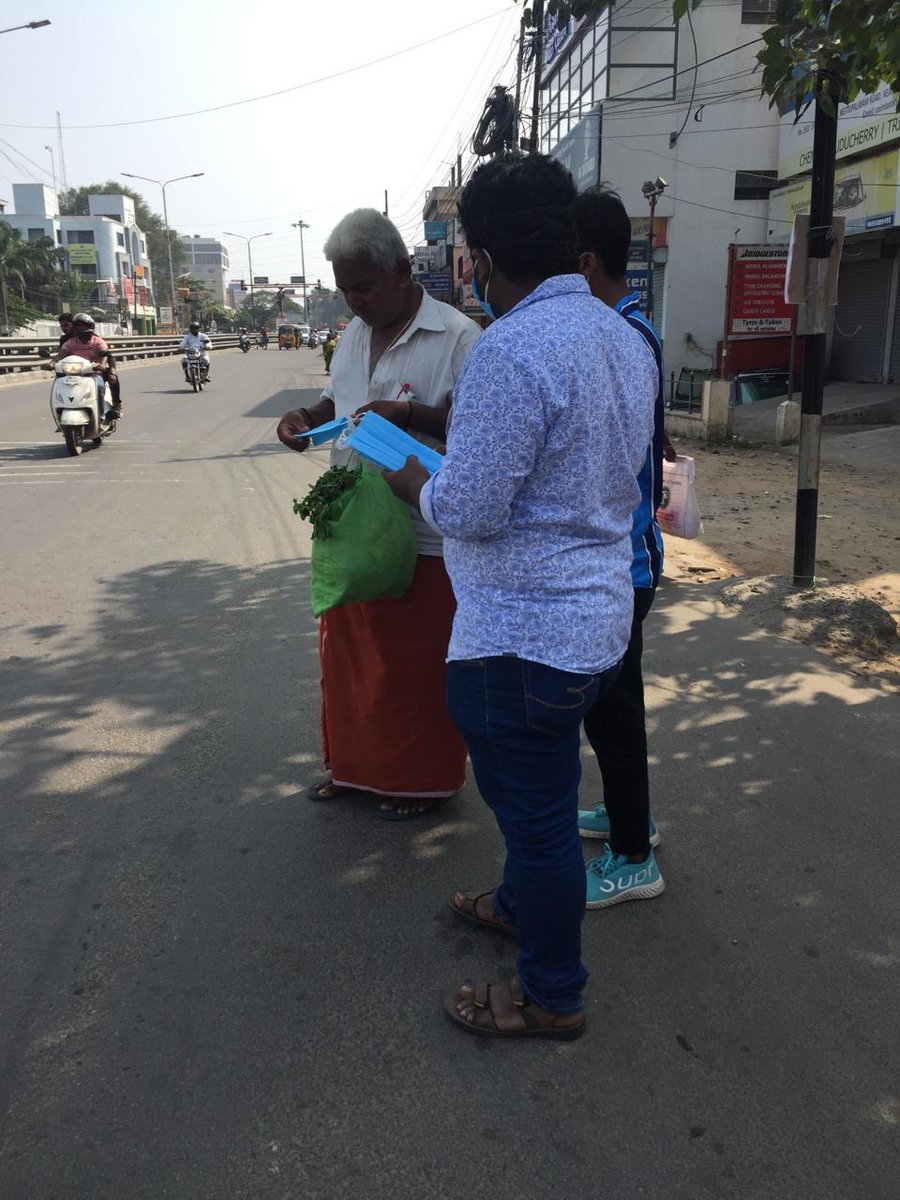 STR_KOVAI_360's tweet photo. முகக்கவசம் விழிப்புணர்வு @CDYT_STR_FANS
We disturbed Safety masks to Public and giveawareness to wear the Masks❤️🤗
Marking the birthdayof Thalaivan
#HBDSilambarasanTR
#HappyBirthdaySTR
#SilambarasanTR
#maanaadu
#CoimbatoreSTRMAVATTAM
#CDYTSTRFANS
#STRKovaiMavattam
#STRTEAM https://t.co/vno3SbKoAd