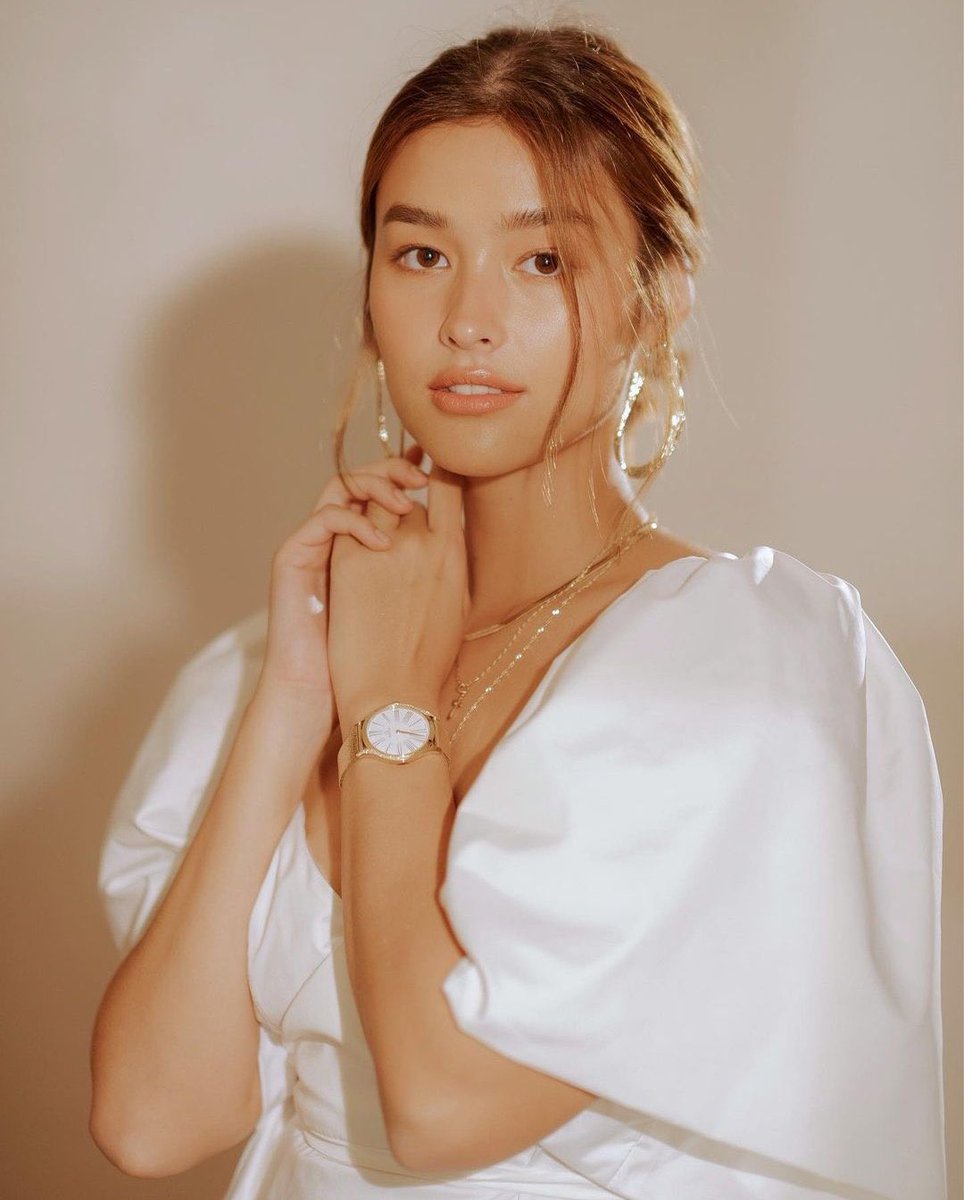 lizquenvibe's tweet photo. GRABE KA NA LIZA SOBERANO https://t.co/j4hTkwVogu
