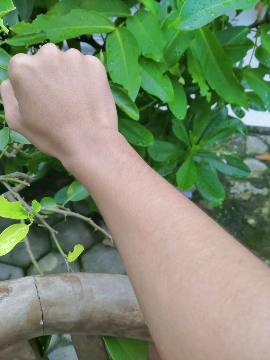 Ini before dan after aku pakai bodycare Scarlett whitening selama 2 mingguan #scarlettwhitening  #scarlett  #whitening  #bodycareroutine  #bodyscrub  #bodylotion  #showerscrubBefore             After