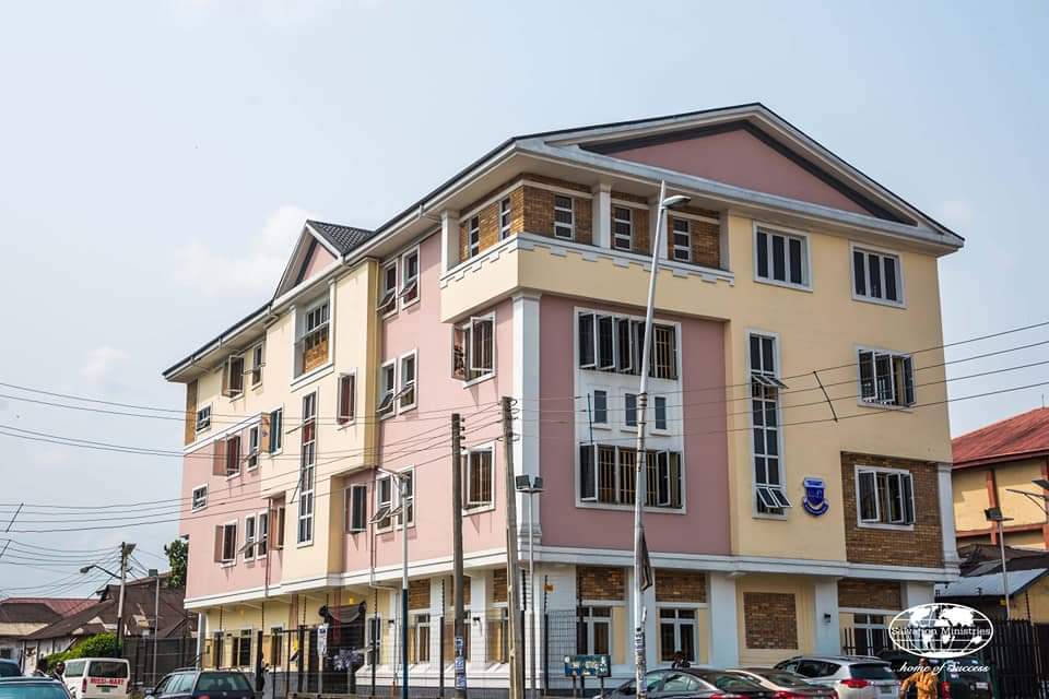 AskPHPeople's tweet image. EDUCATION

Pastor David Ibiyeomie of Salvation ministries dedicates "Home of Success Academy," a 100% tuition free Primary School in Port Harcourt.

#PHTwitterCommunity