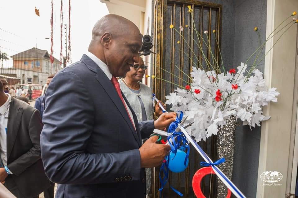 AskPHPeople's tweet image. EDUCATION

Pastor David Ibiyeomie of Salvation ministries dedicates "Home of Success Academy," a 100% tuition free Primary School in Port Harcourt.

#PHTwitterCommunity