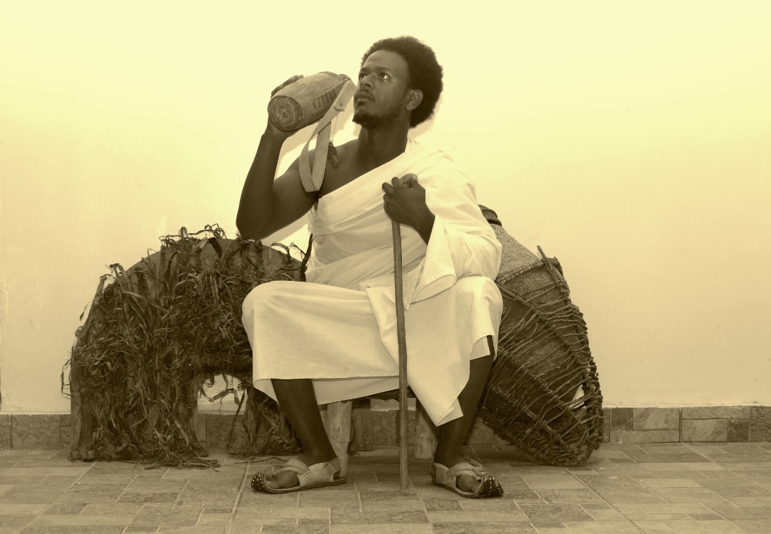 HargeysaCC's tweet photo. Ayaanle Ahmed (2021). 

Agab-dhaqameed Exhibition, Hargeysa Cultural Centre Gallery. 

📸 @colhaye99 https://t.co/sGvRPJPJDw