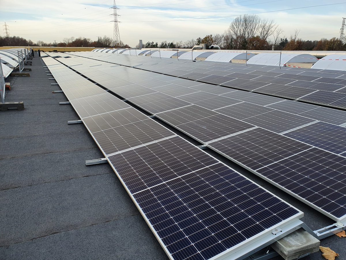 Grafityp installed a solar panel park of 1,222 modern and energy-efficient panels, with a total installed capacity of 550 kWp, which corresponds to the consumption of 150 families. We herewith reduce our primary energy consumption and indirect CO2 emissions by more than 40%.