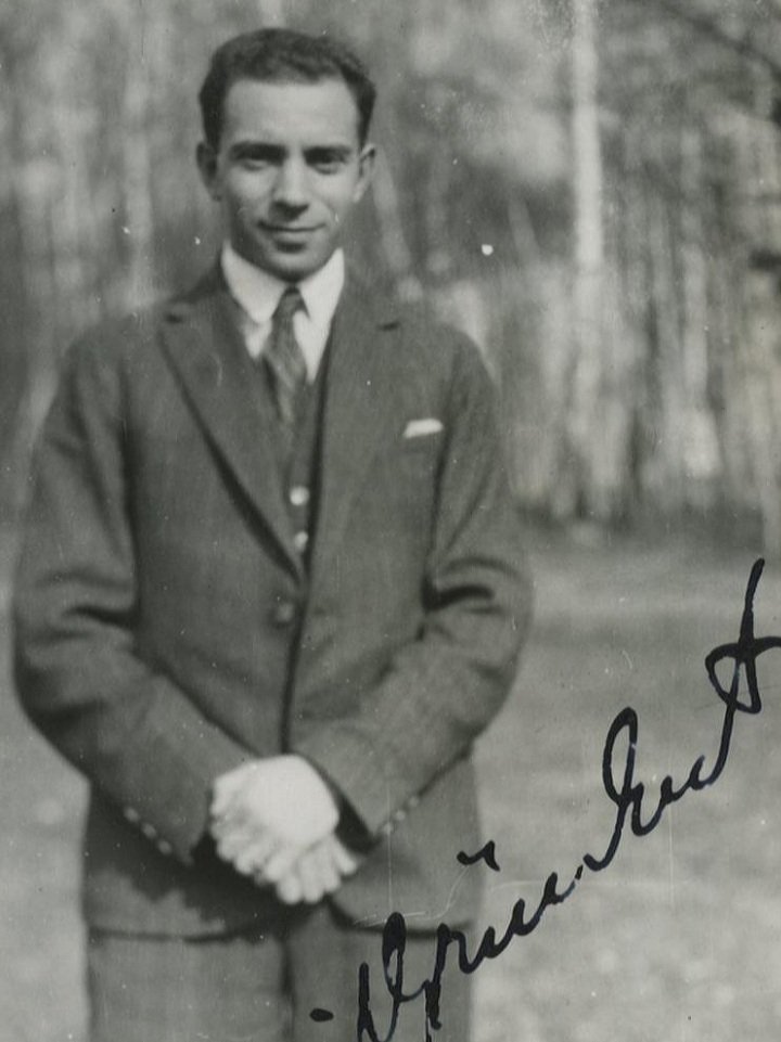 ferstl_roman's tweet photo. 3 February 1908 | #Czech Jewish sportsman Arnošt Grünhut was born in #Kladruby to Klára and Karel. A member of club #Makabi #Prague. He was deported to #Theresienstadt Ghetto on 4 December 1941 and to #Auschwitz on 28 September 1944. He was murdered by #Nazis. 💔🕯️
#WeRemember https://t.co/DXemmzprKR